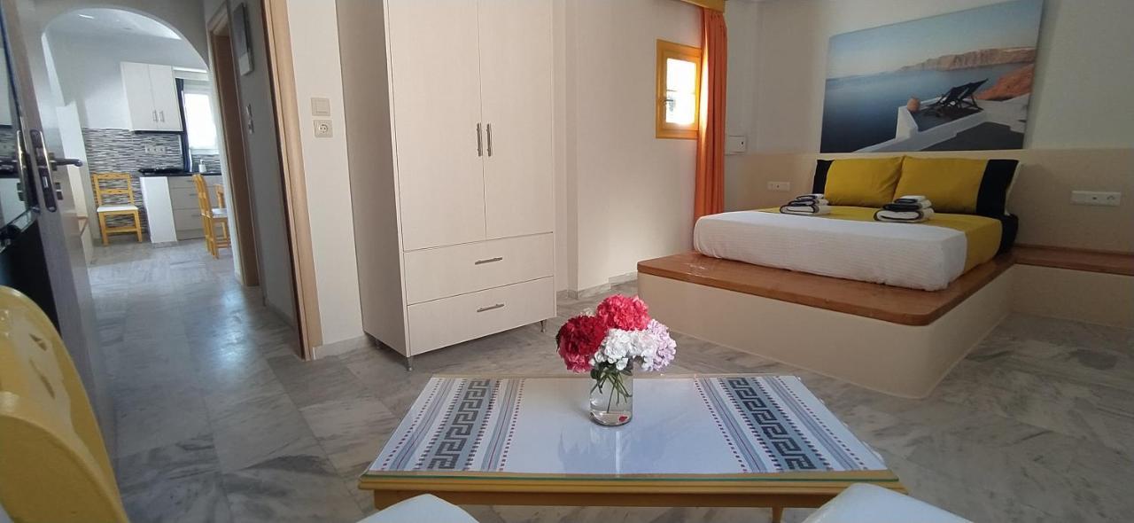 Chariot Apartments Santorini Kamári Chambre photo
