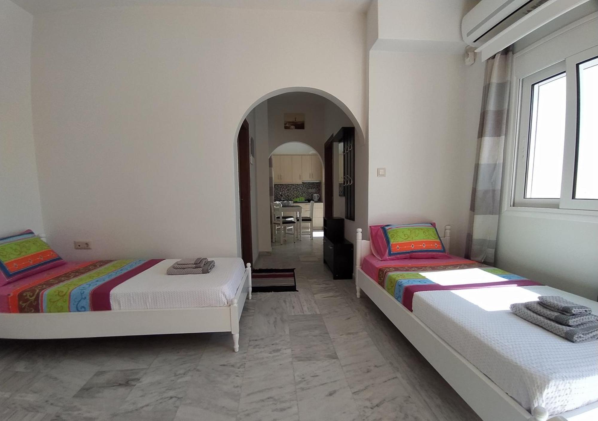 Chariot Apartments Santorini Kamári Extérieur photo