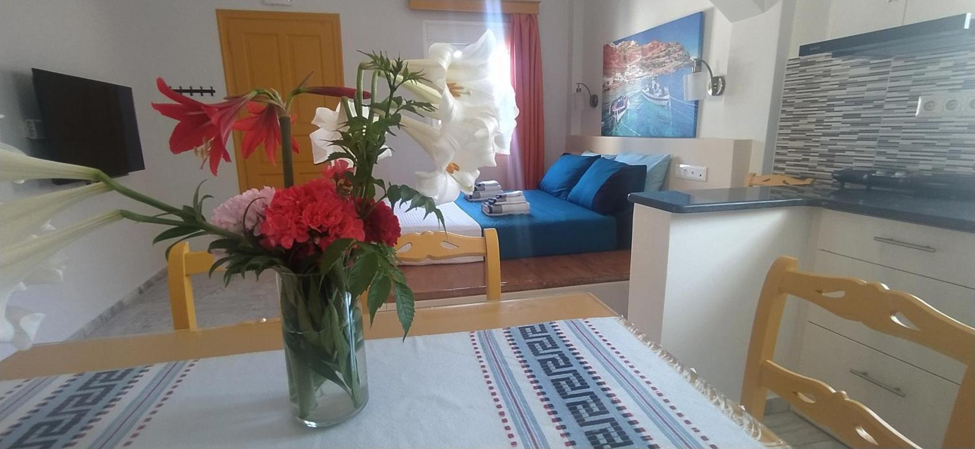 Chariot Apartments Santorini Kamári Extérieur photo