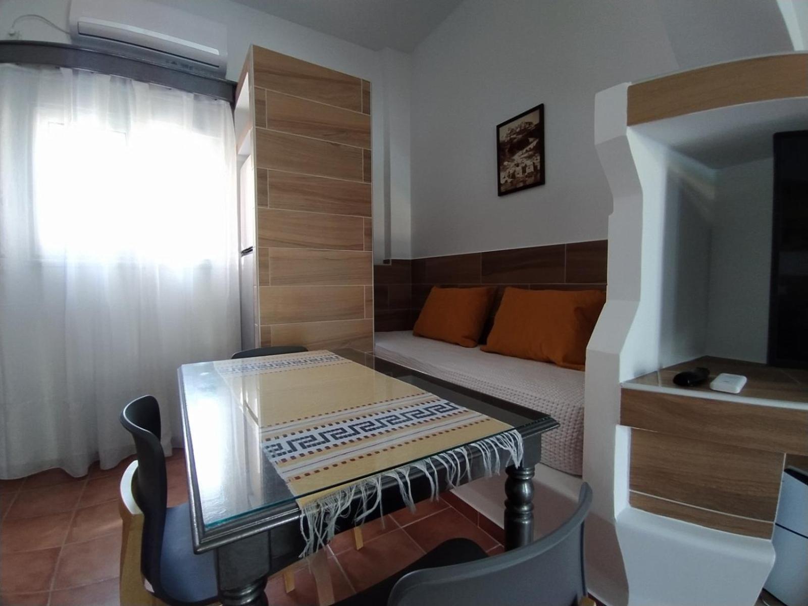 Chariot Apartments Santorini Kamári Chambre photo